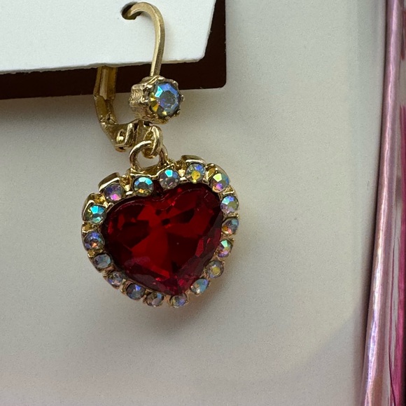 New W/ Tags Betsey Johnson Radish Heart Drop Earrings Iridescent Crystal Accents - Picture 9 of 11